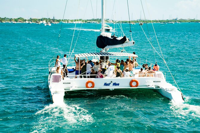 Live the Catamaran Isla Mujeres Tour in Cancun With Open Bar Included - Open Bar Delights