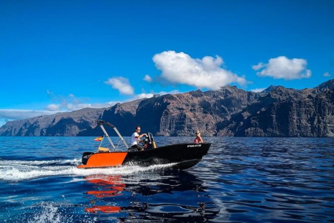 Live the Ocean Without License and Discover Los Gigantes - Directions