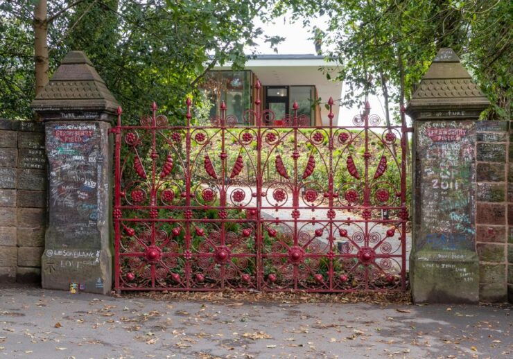 Liverpool: Beatles Bus Tour With Strawberry Field Entry - Experience Highlights