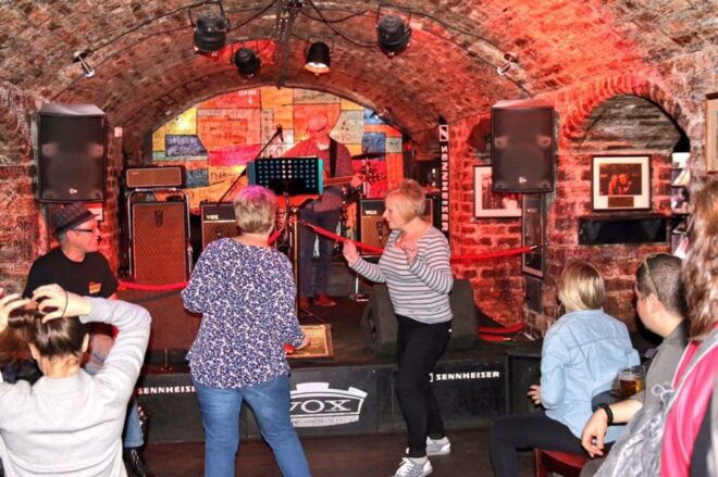 Liverpool: Beatles Walking Tour, Cavern Club & 137m Tower - Liverpools Beatles Statue and Landmarks