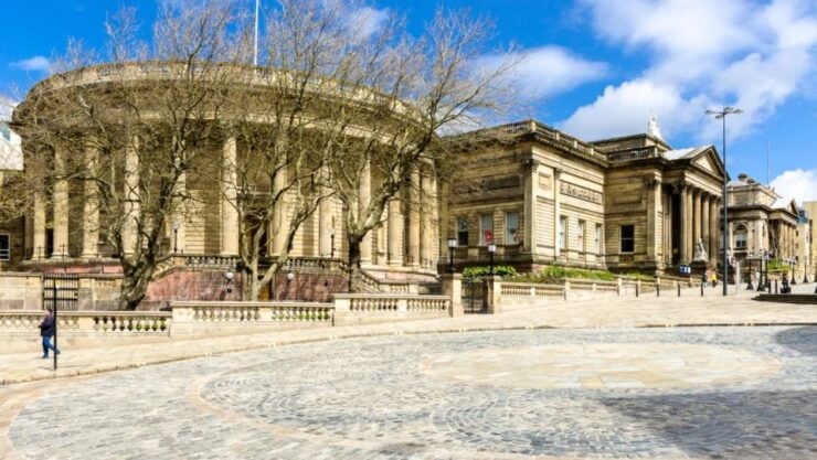 Liverpool: Best of Liverpool Sightseeing Private Taxi Tour - Meeting Point