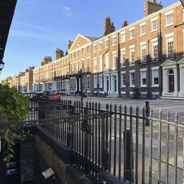 Liverpool: City Exploration Trail - Walk in the Footsteps of Famous Icons