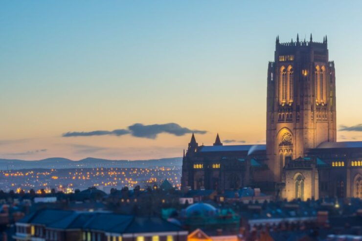 Liverpool: First Discovery Walk and Reading Walking Tour - Experience