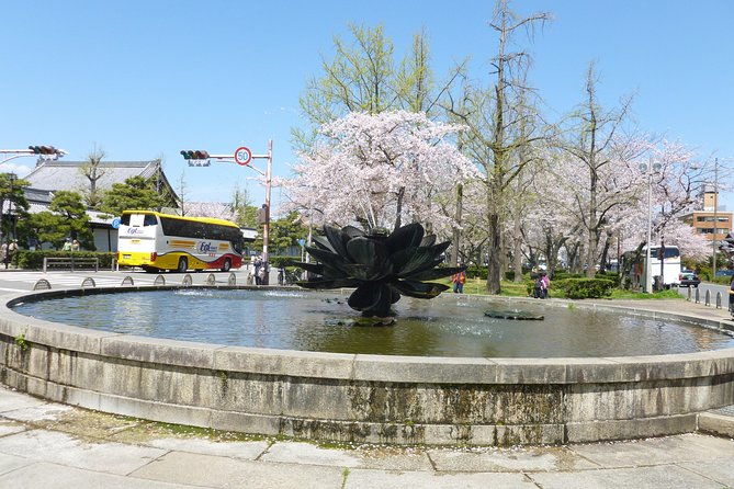 Living Buddhism - Meditation and Mindfulness