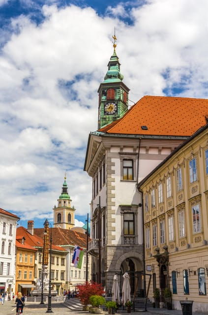 Ljubljana: 2.5h Walking Tour With Local Guide - Itinerary Highlights