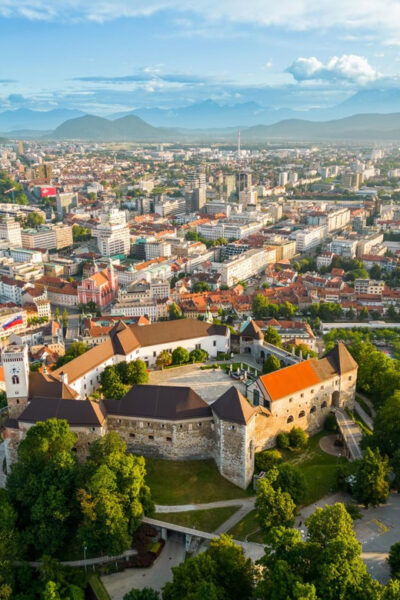 Ljubljana: 2.5h Walking Tour With Local Guide - Accessibility and Starting Point