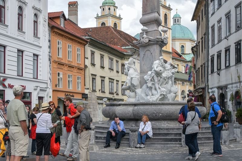 Ljubljana, City Center, and Castle 2-Hour Tour - Congress Square and Prešeren Square