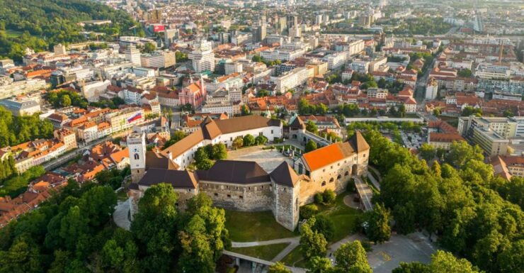 Ljubljana: Express Walk With a Local in 60 Minutes - Experience Highlights
