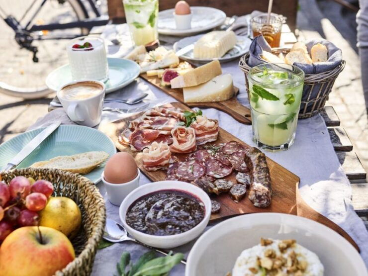 Ljubljana: Market Tour With Breakfast - Tour Highlights