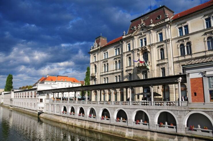 Ljubljana: Market Tour With Breakfast - Experience Inclusions