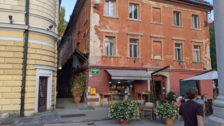 Ljubljana: Romantic Old Town Self-guided Discovery Tour - Tour Experience