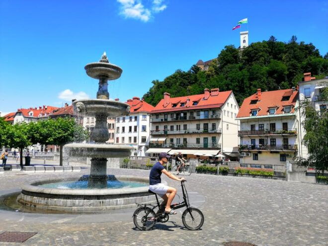 Ljubljana Sightseeing Tour by E-bikes - Duration and Group Size