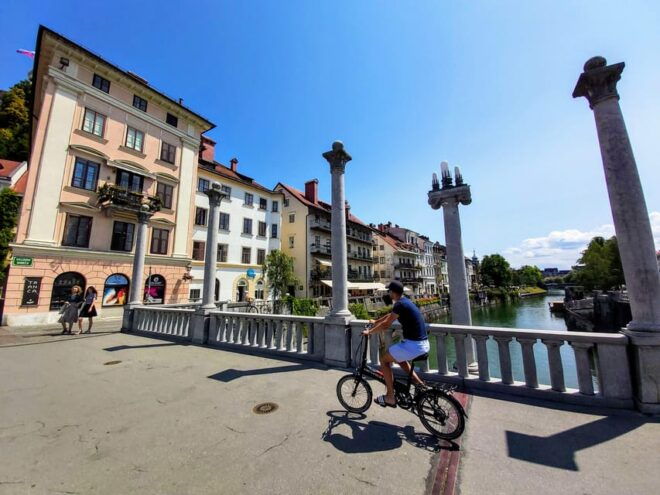 Ljubljana Sightseeing Tour by E-bikes - Guided Sightseeing Experience