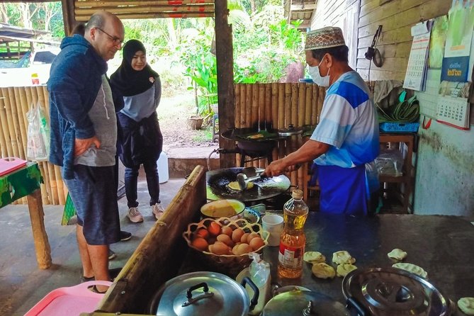 Local Breakfast and Kayaking - The Thrill of Kayaking in the Local Waters