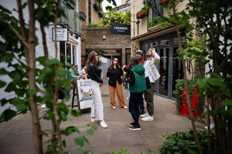 Local Foodie Adventure in London: 10+dishes, drinks and more - The Guides and Atmosphere
