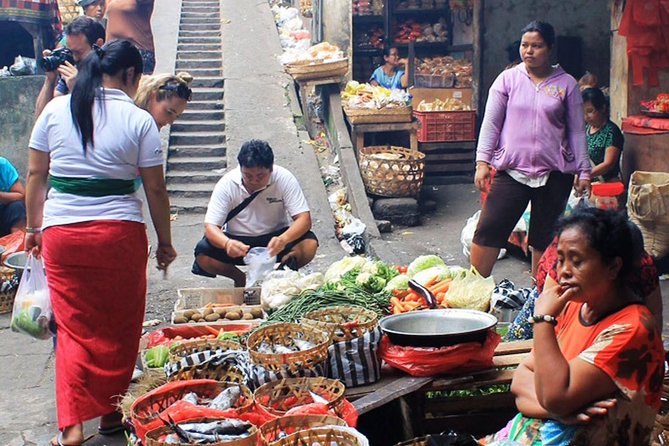 Local Market Tour and Traditional Balinese Cooking Class With a Family in Ubud - Learn About Balinese Culinary Traditions