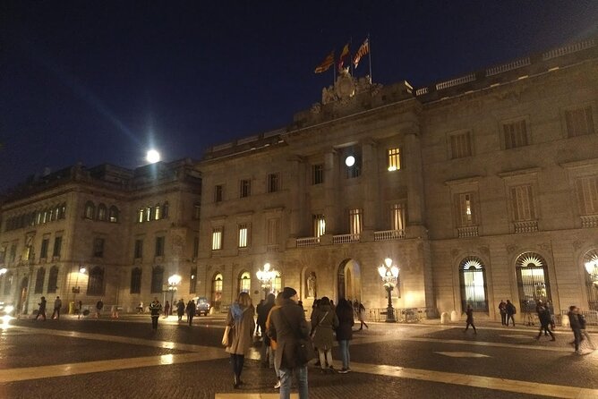 Local Tour: Mysterious Barcelona - Enigmatic Architecture of Antoni Gaudí