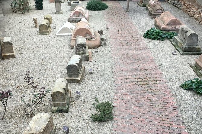 Local Tour: Mysterious Barcelona - Unforgettable Nightlife in El Raval