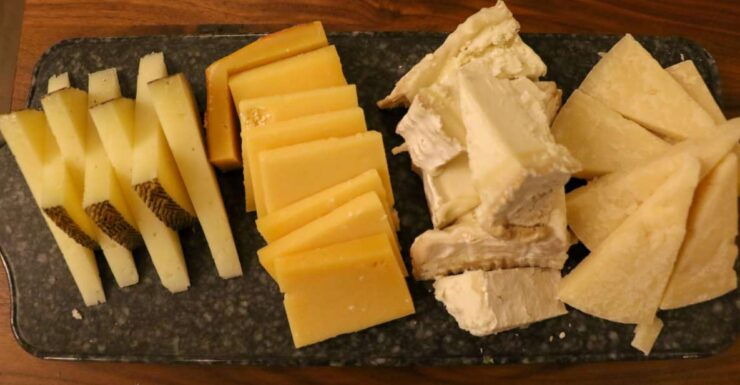 Locals' Favorites Food Tour - Tour Duration and Logistics