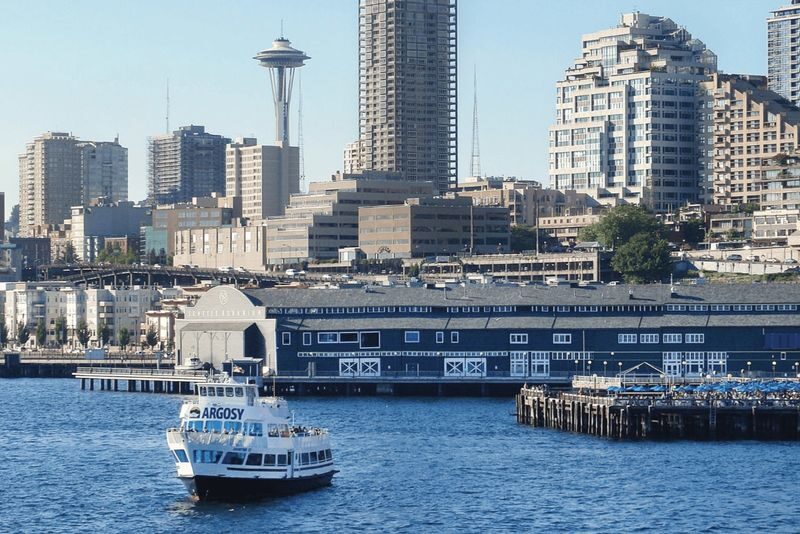 Locks Cruise from Seattle Waterfront with Live Narration - Key points to know