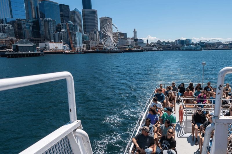 Locks Cruise from Seattle Waterfront with Live Narration - A two-hour route with a working lock at its heart
