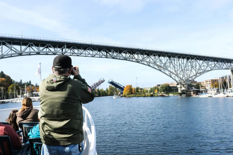 Locks Cruise from Seattle Waterfront with Live Narration - Comfort, seating and what to bring
