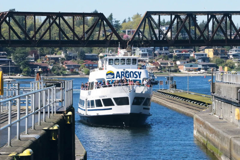 Locks Cruise from Seattle Waterfront with Live Narration - Should you book it?