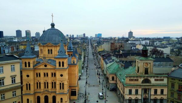 Lodz: Citybreak #1 Digital Guided Walking Tour - Exploring Lodzs History