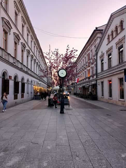 Lodz: Industrial Heritage Walking Tour with Guide - The Creative Vibe at OFF Piotrkowska