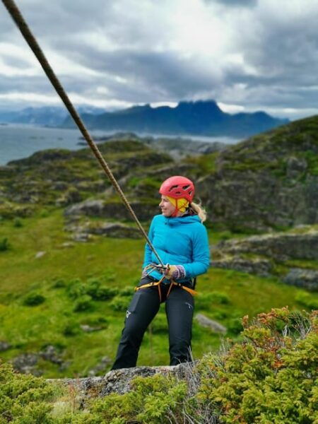 Lofoten: Full Day Combo Tour, (Kayaking and Rappelling) - Group Size and Languages