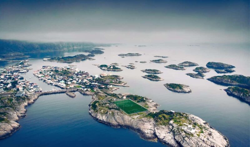 Lofoten: Full-Day Tour with a Local Chinese-Speaking Guide - Transportation and Group Dynamics