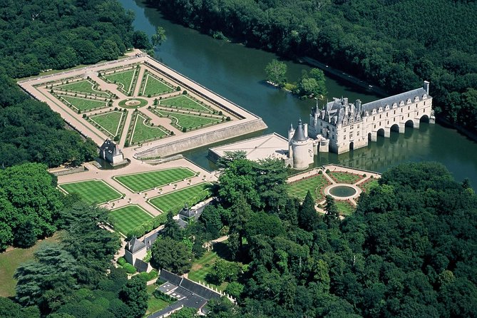 Loire Valley Castles Day Trip With Audio Guided Option From Paris - Castle Exploration and Audio Guides