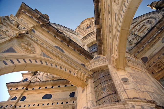 Loire Valley Castles Day Trip With Audio Guided Option From Paris - Wine Tastings and Lunch