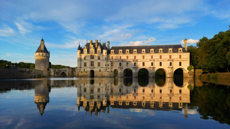 Loire Valley Castles Guided Tour - The details that matter most