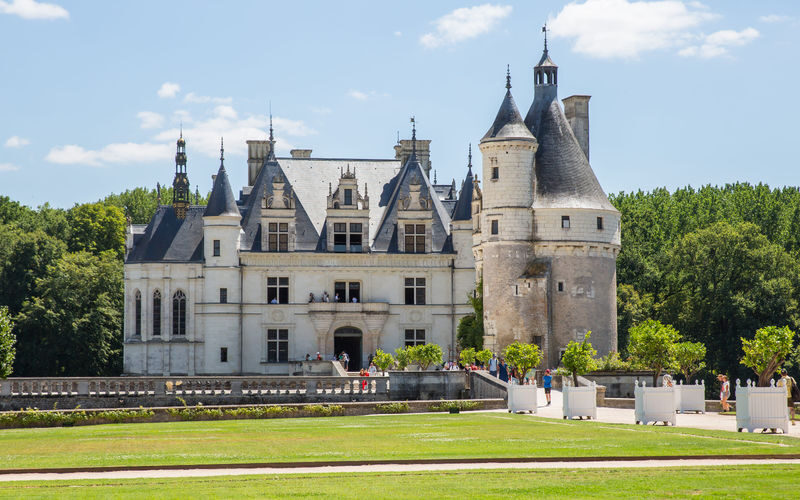 Loire Valley Castles Guided Tour - The coach makes the logistics easier