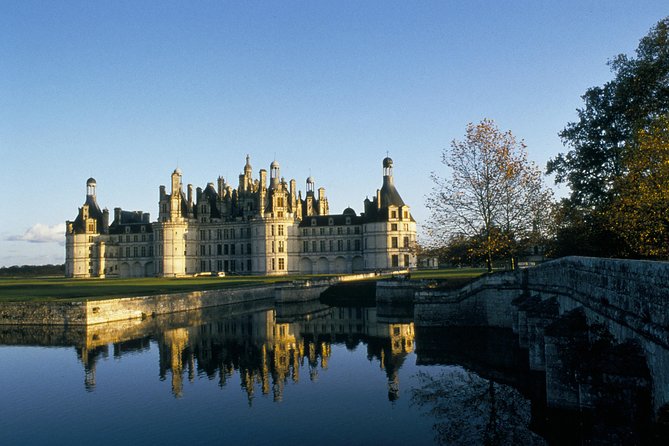 Loire Valley Castles Private Day Trip From Paris - Beautiful Chenonceau Moat and Gardens
