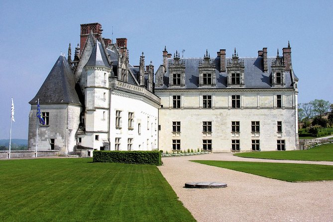 Loire Valley Castles Private Trip Including Wine Tasting From Paris - Pickup Details