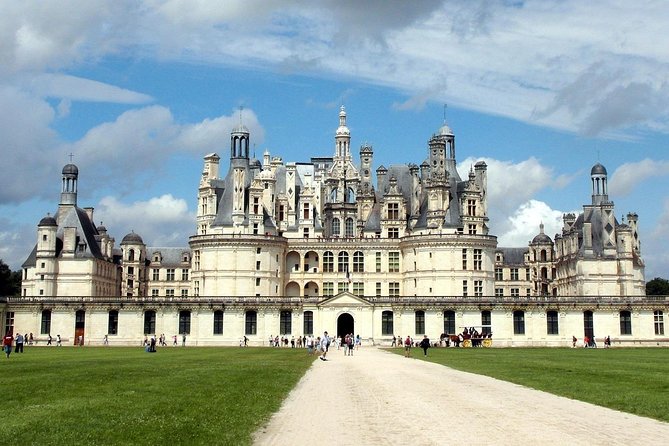 Loire Valley Castles VIP Private Tour: Chambord, Chenonceaux, Amboise - Positive Feedback About the Tour Guides
