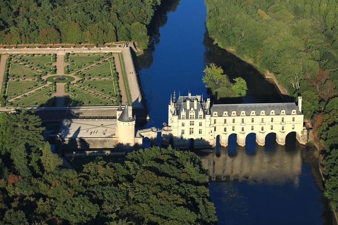 Loire Valley Day Tour From Paris - Meeting and Pickup Details