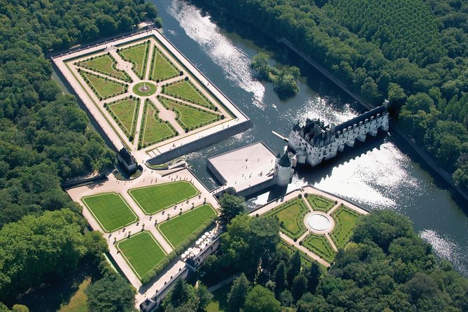 Loire Valley Most Visited Castles Private Tour From Tours or Amboise - Meeting, Pickup, and Cancellation Details