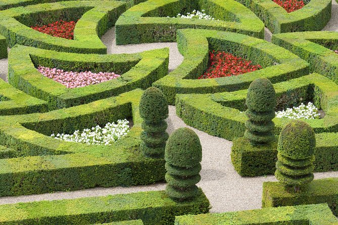 LOIRE VALLEY: Private Day-Trip to Visit Chambord, Cheverny and Chenonceau - Cheverny: A Château of Elegance