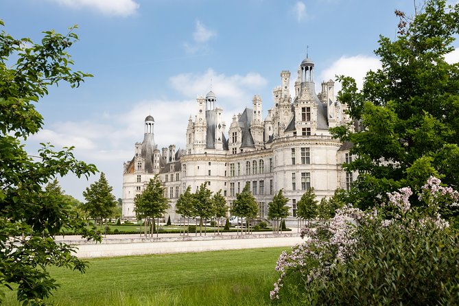 Loire Valley Wines and Chambord Castle Small Group Day Trip From Paris - Hotel Pick-Up and Drop-Off Information