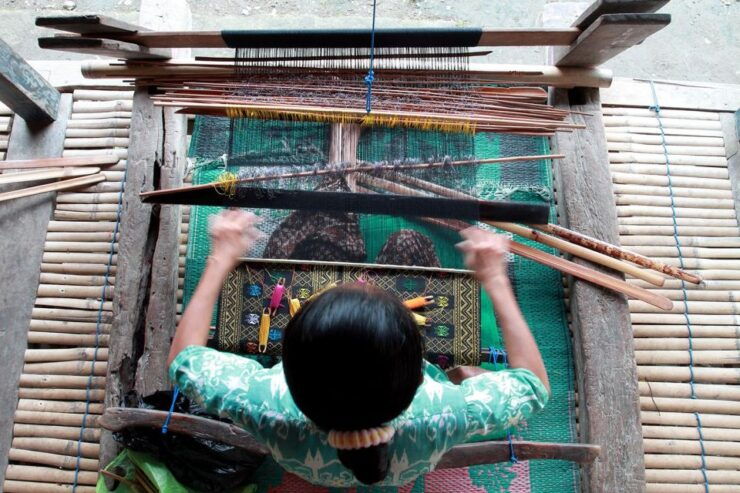 Lombok: Earth Gora/Kuta Tour (including Lunch) - Tour Duration and Language