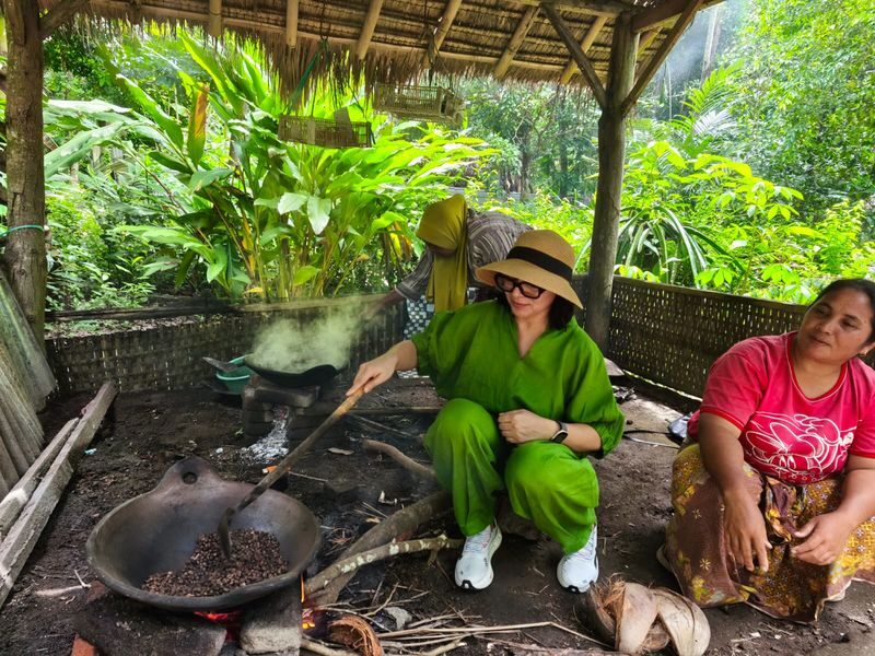 Lombok Local Village Tour & Workshop | Multilingual Guide - Getting ready for a comfortable day