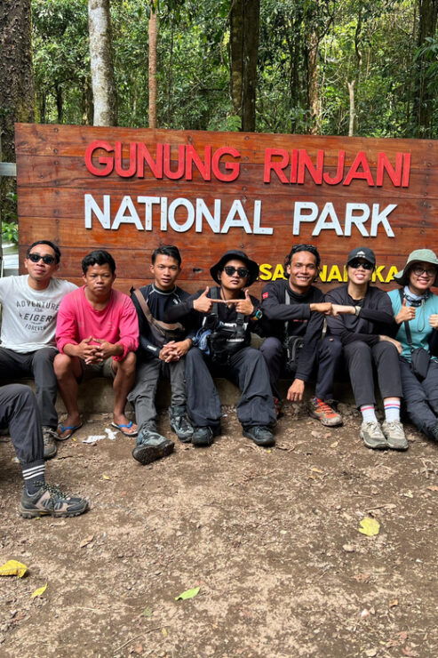 Lombok: Mount Rinjani Climbing Adventure With Local Guide - Key Points