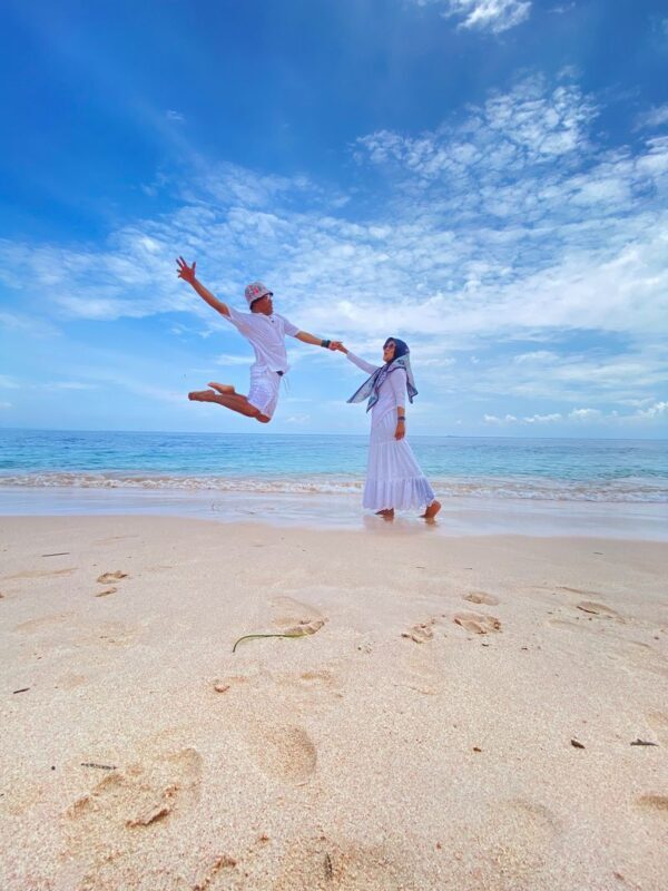 Lombok Pink Beach & Gili Islands Full-Day Private Tour - Gili Pasir, lunch and the changing route