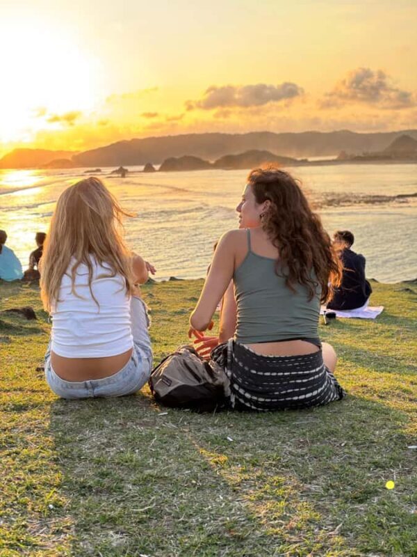 Lombok: Sade Village, Weaving, and Beaches Guided Tour - Banyumulek: Artful Pottery and Market Vibe  