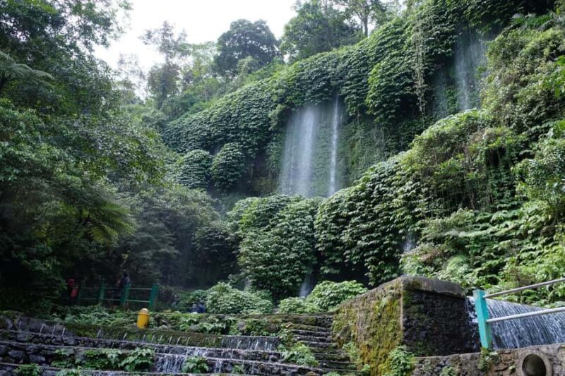 Lombok Waterfalls & Weaving Tour: Benang Stokel & Kelambu - A Scenic Lunch Break in Local Style