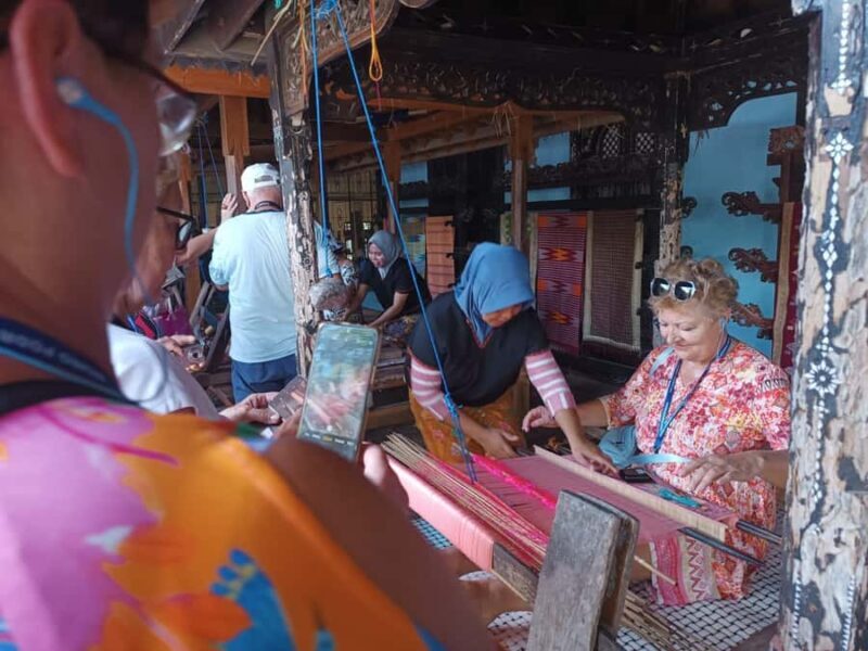 Lombok: Weaving Museum and Rinjani Geopark Waterfalls Tour - FAQ