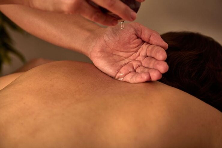 Lomi Lomi Massage - Technique and Benefits